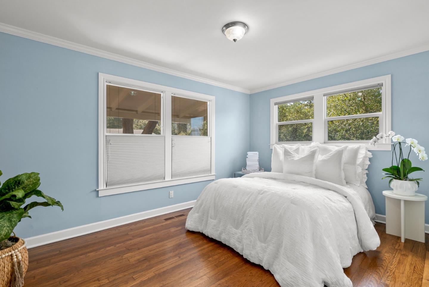 352 Bishop AVE