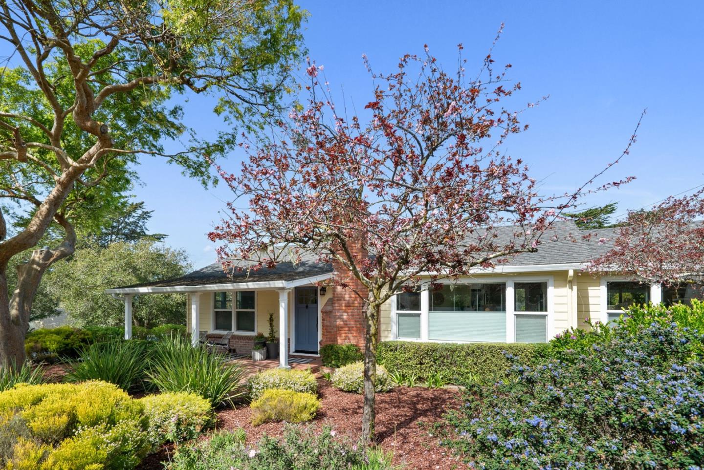 352 Bishop AVE