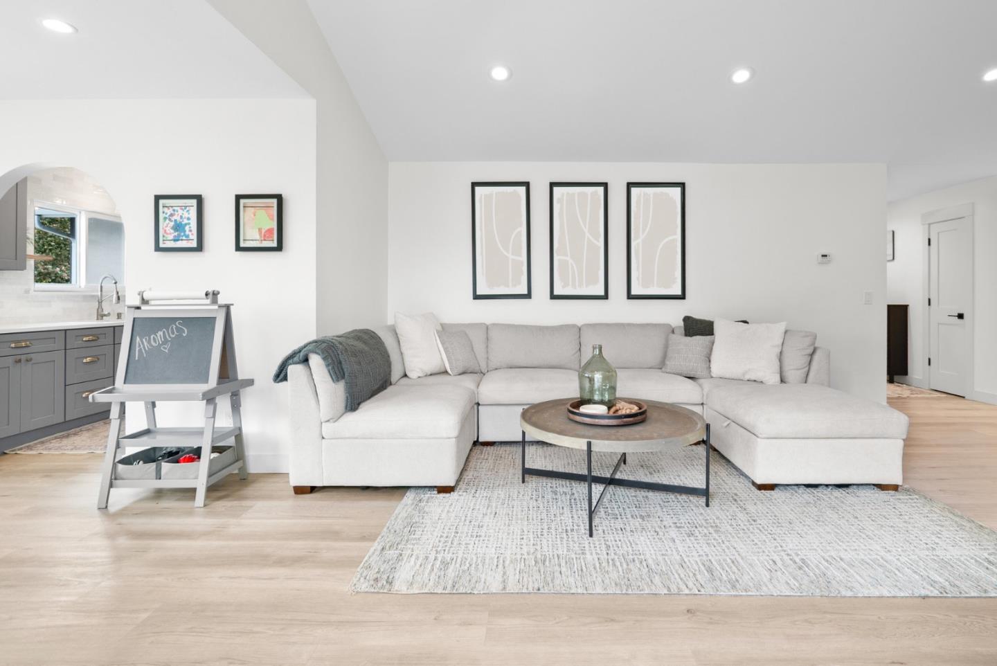 386 Carpenteria RD