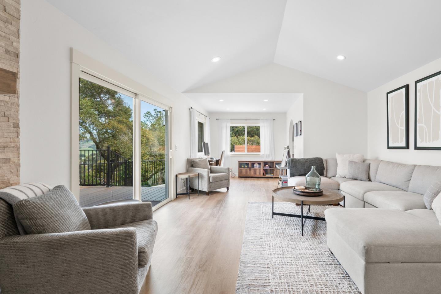 386 Carpenteria RD