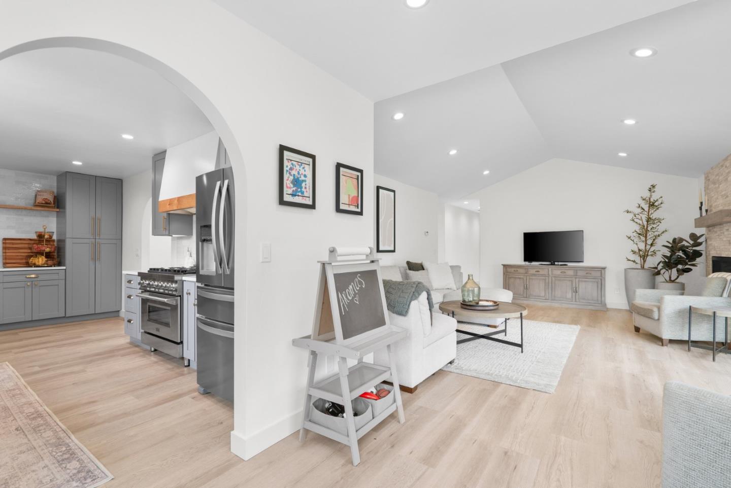386 Carpenteria RD