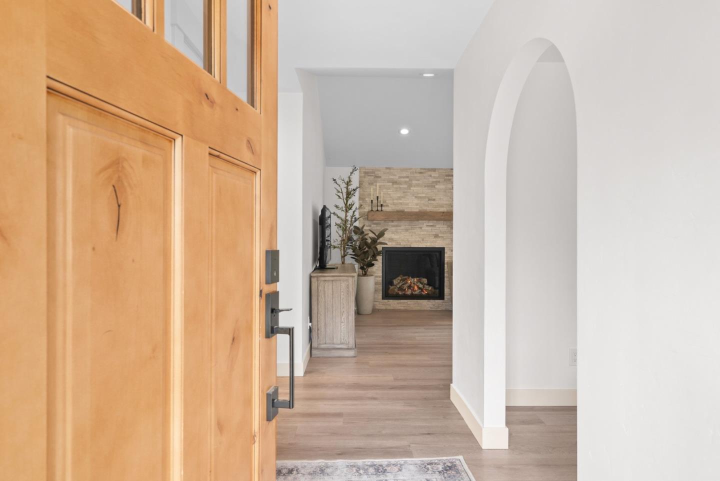 386 Carpenteria RD