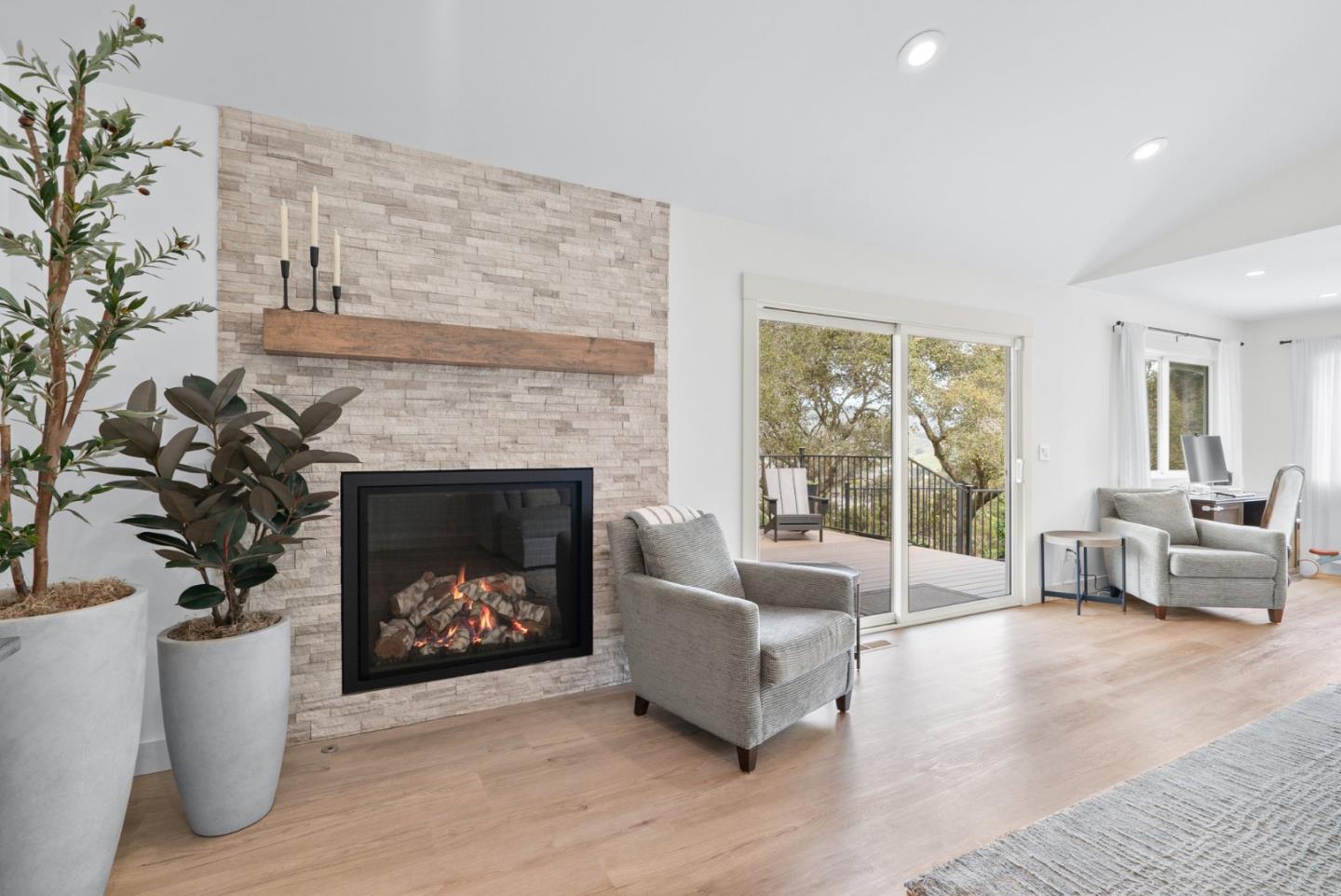 386 Carpenteria RD