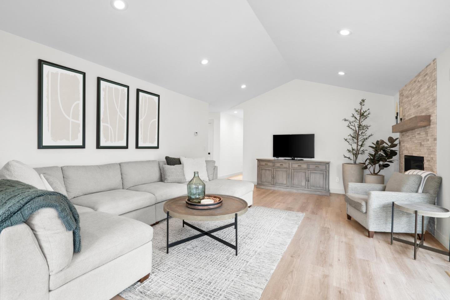 386 Carpenteria RD