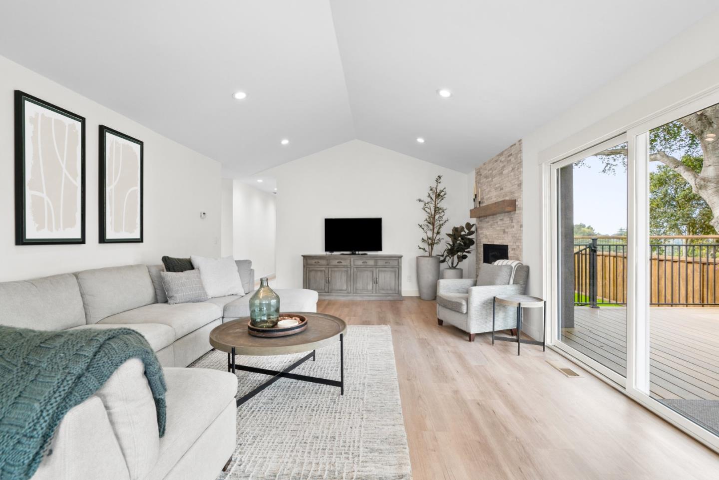 386 Carpenteria RD