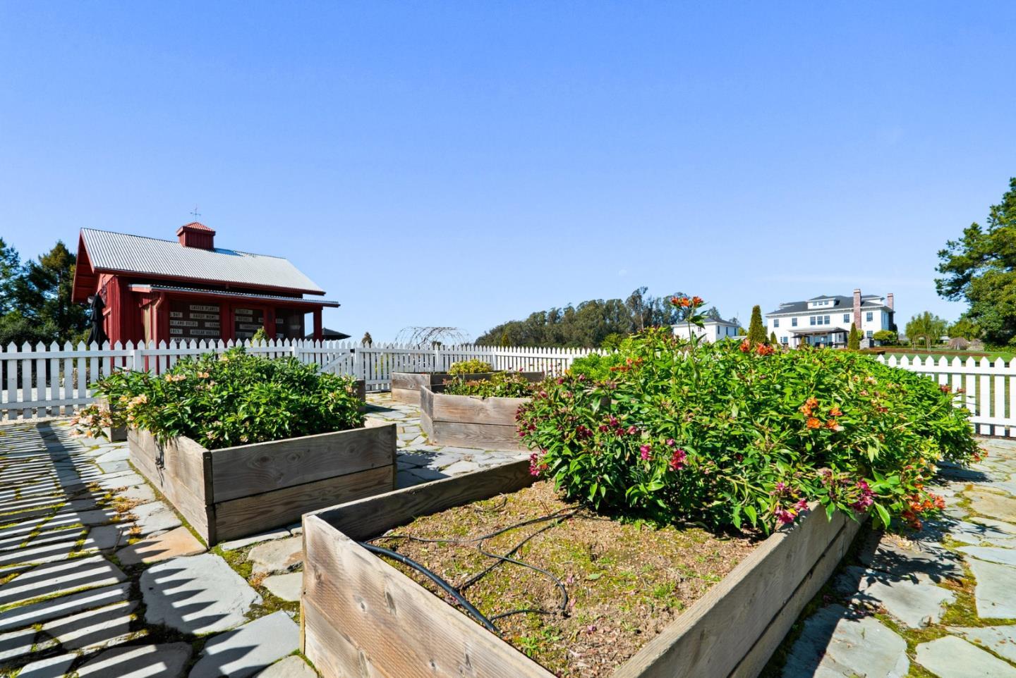155 Scarlet Court