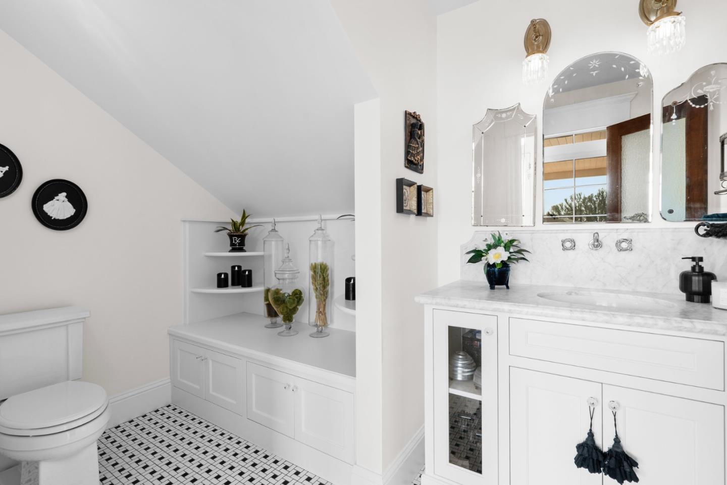 155 Scarlet Court