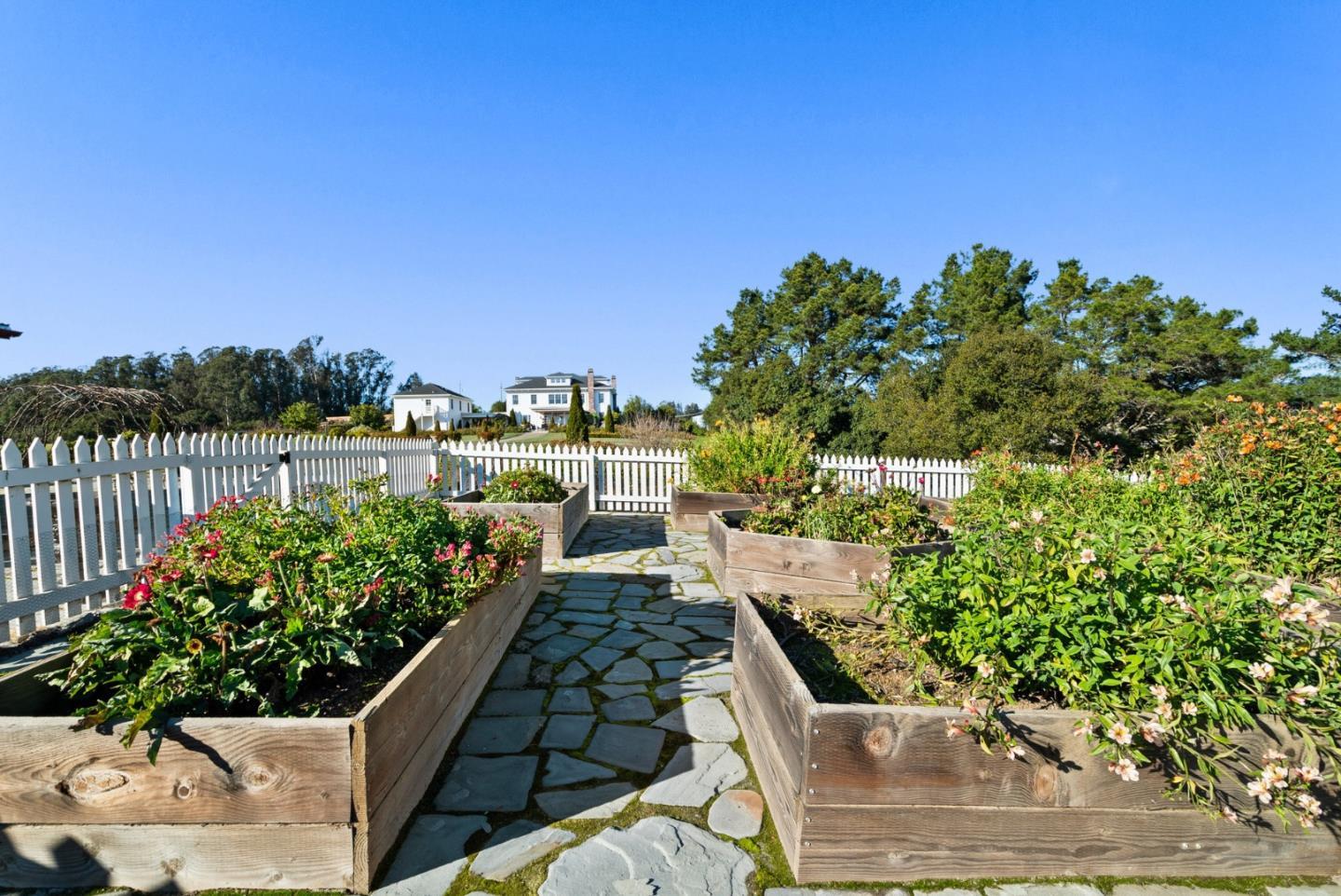 155 Scarlet Court