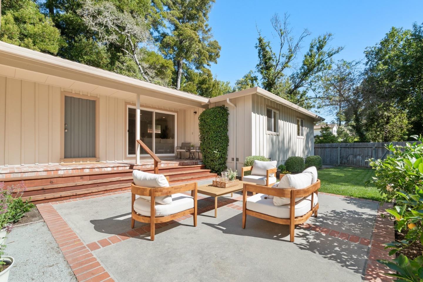 22 Pasatiempo DR