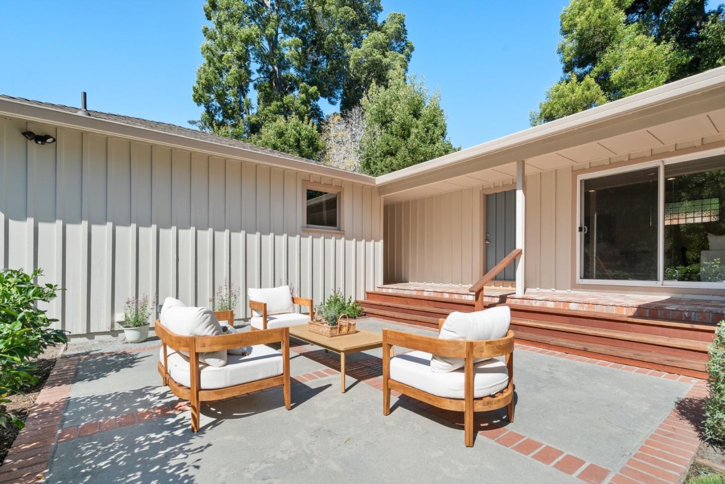 22 Pasatiempo DR