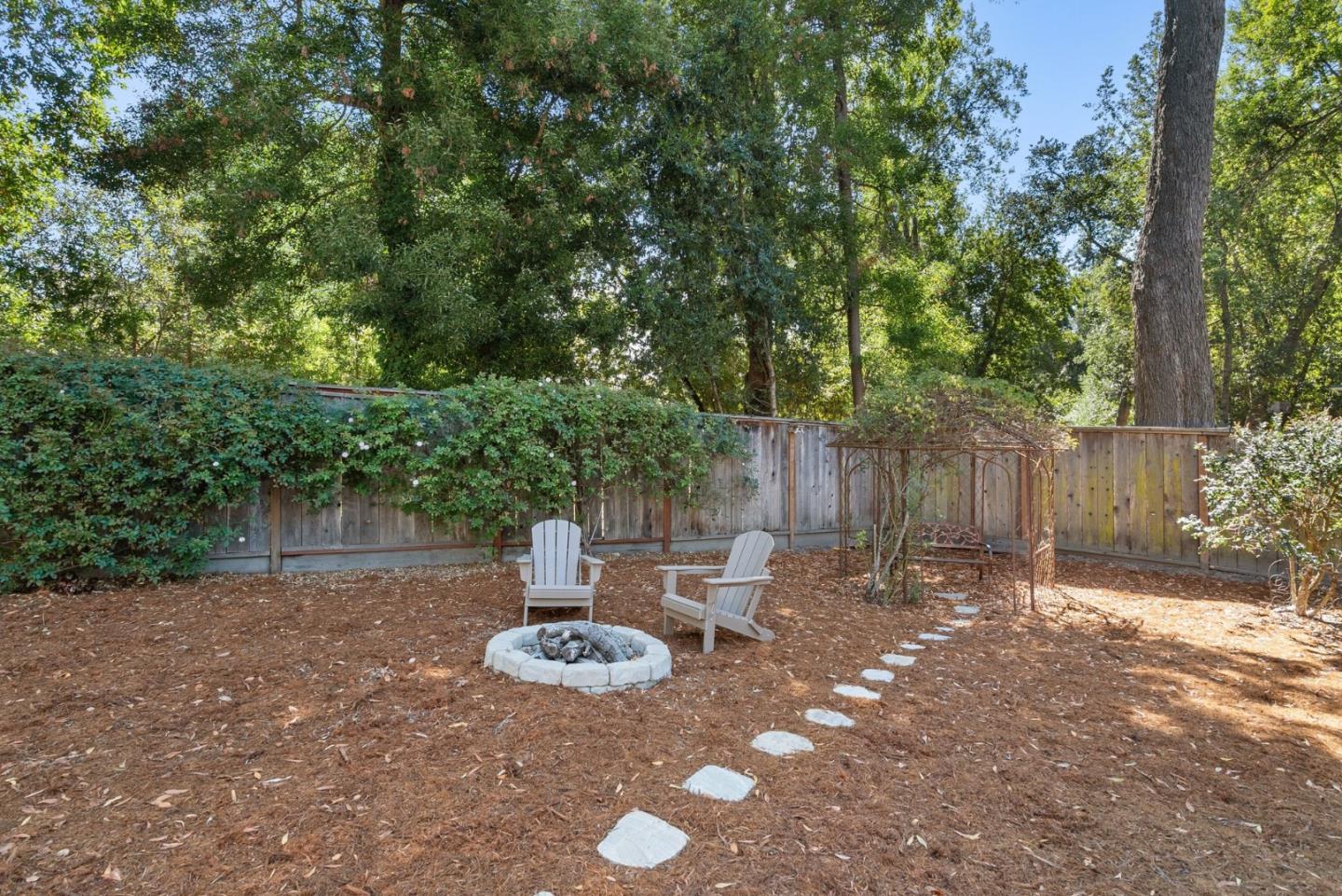 22 Pasatiempo DR