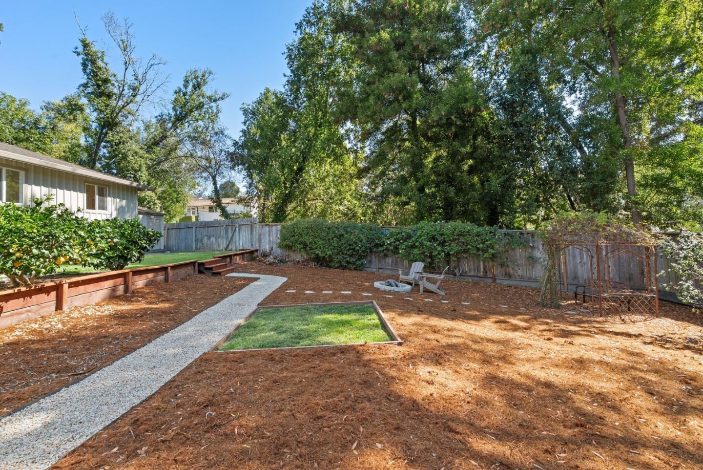 22 Pasatiempo DR