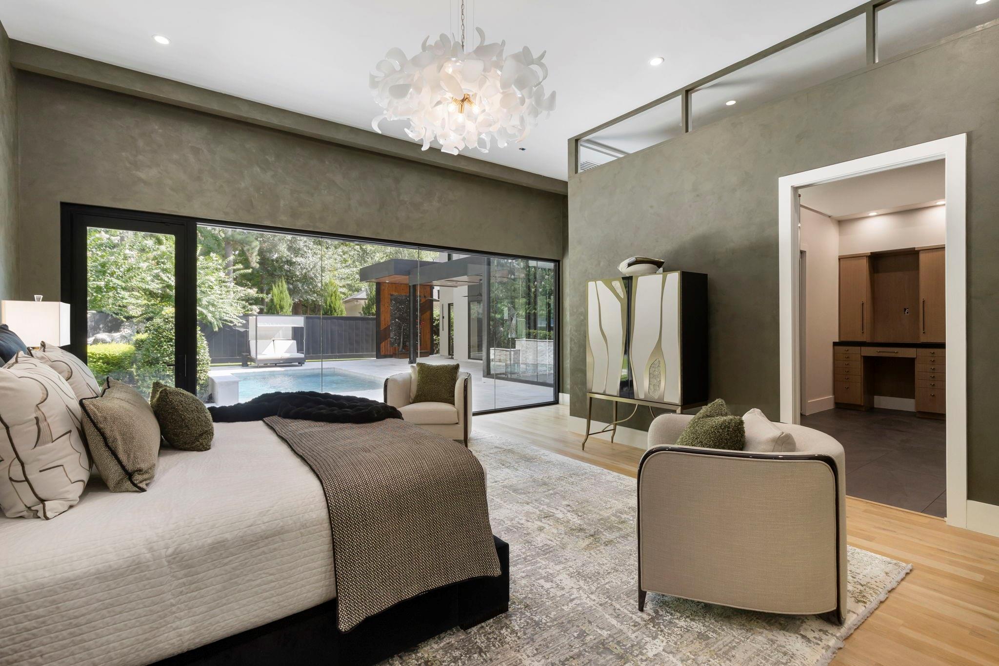 15 Regent Square