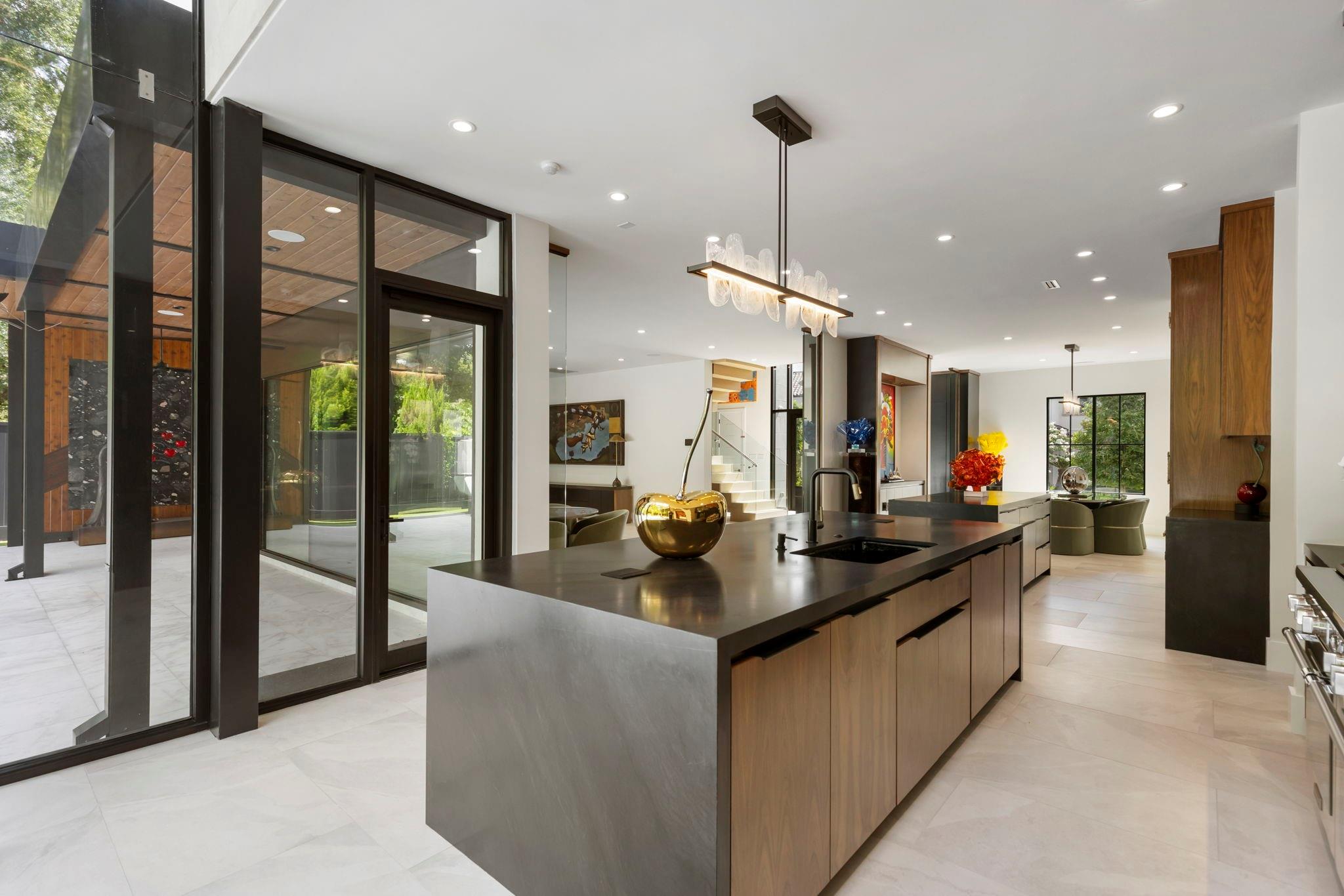 15 Regent Square