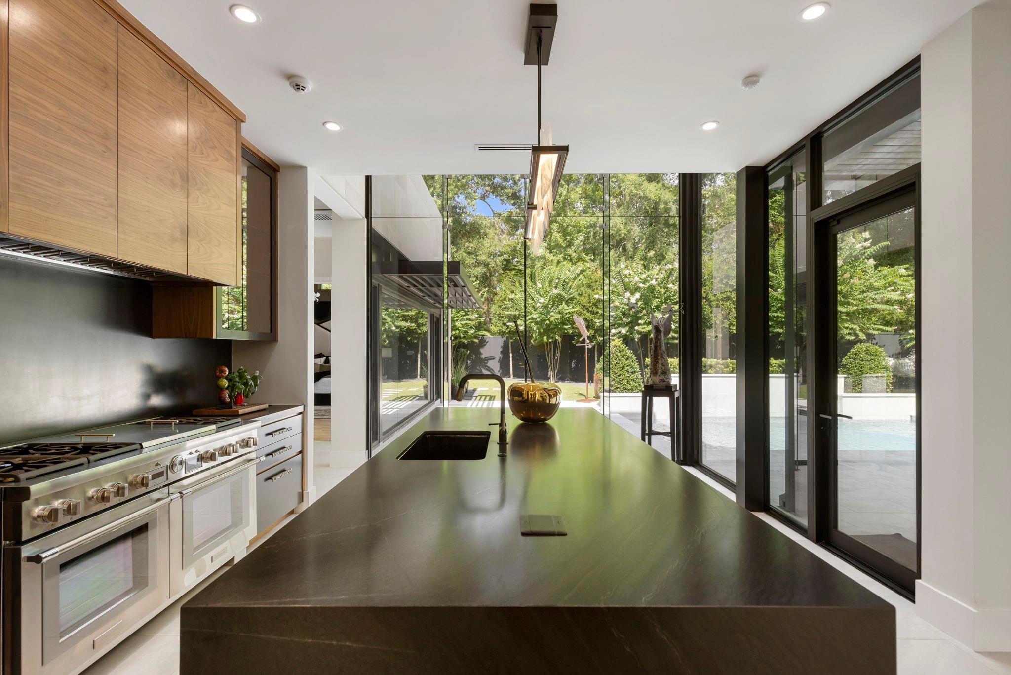 15 Regent Square