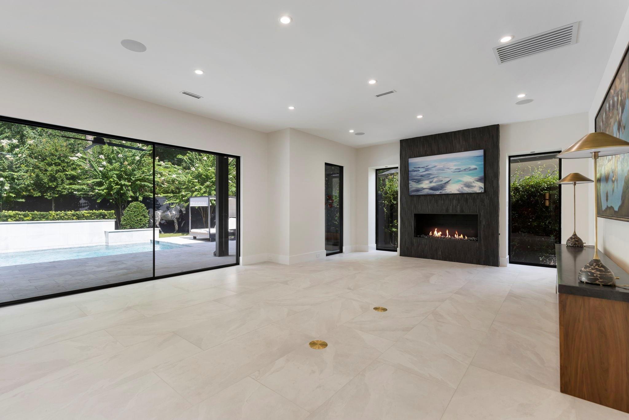 15 Regent Square