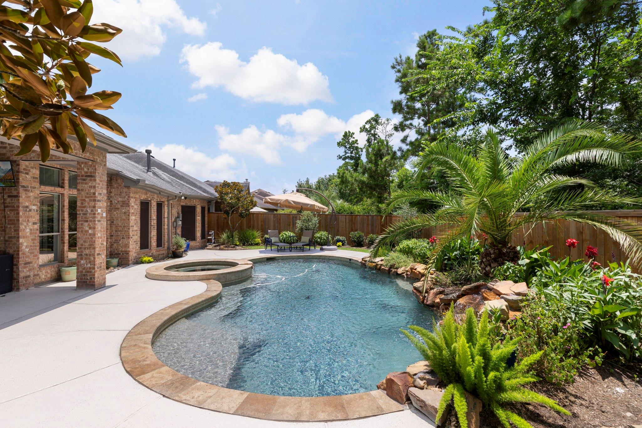 35 Avalon Oaks Court