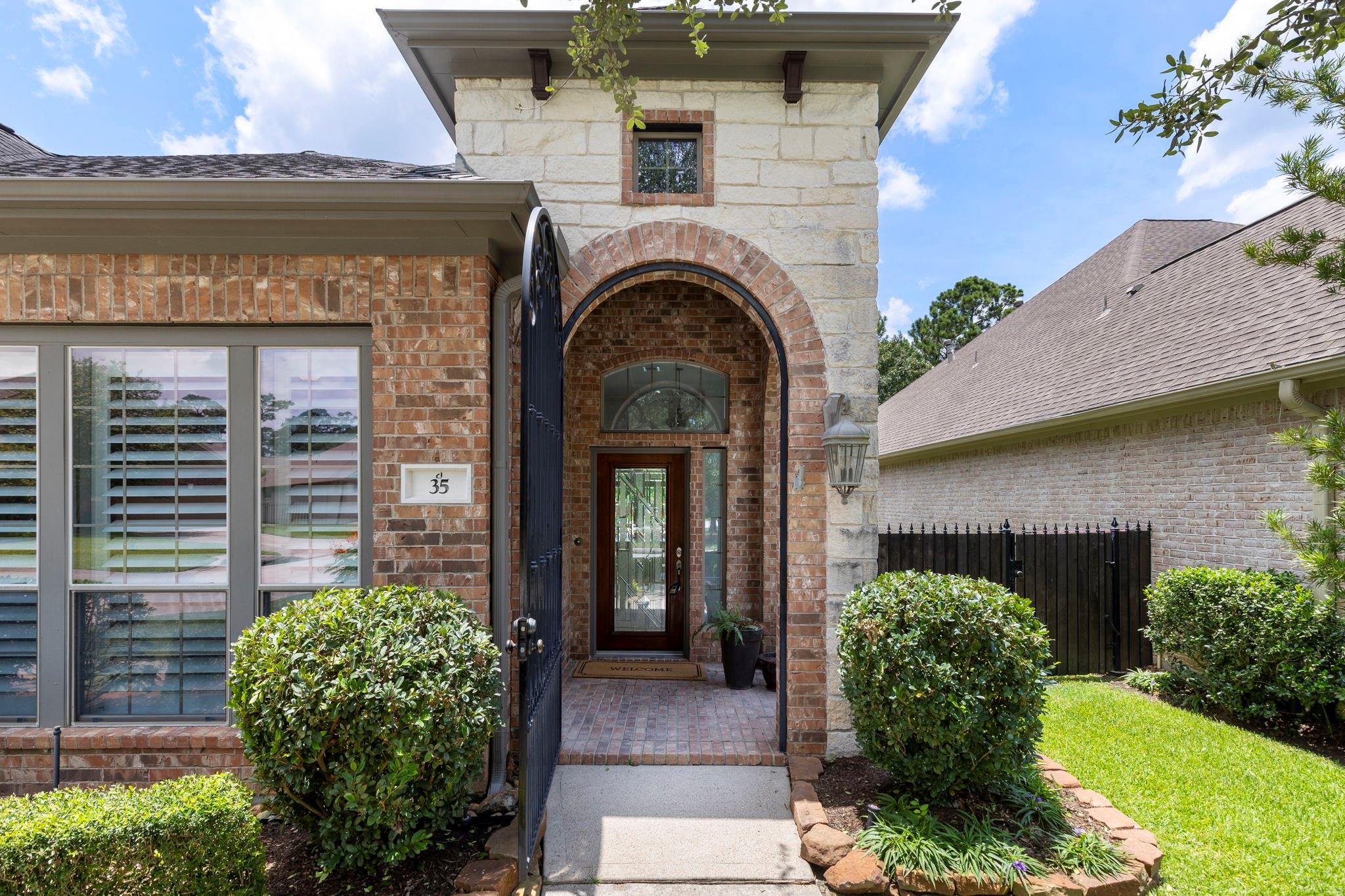 35 Avalon Oaks Court