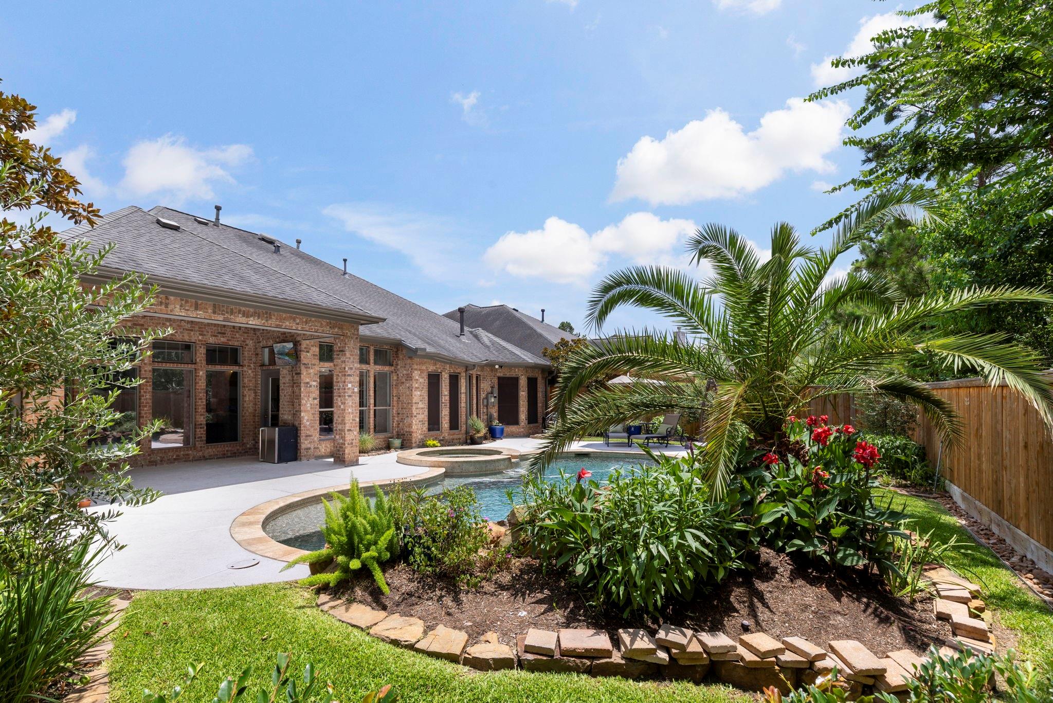 35 Avalon Oaks Court