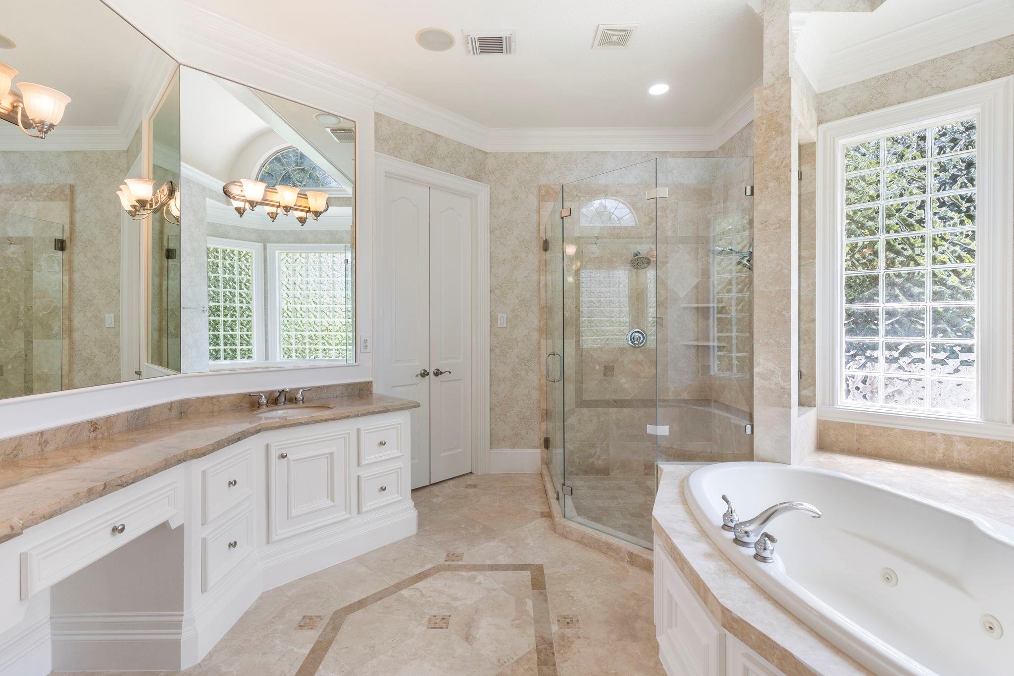 39 W Bracebridge Circle