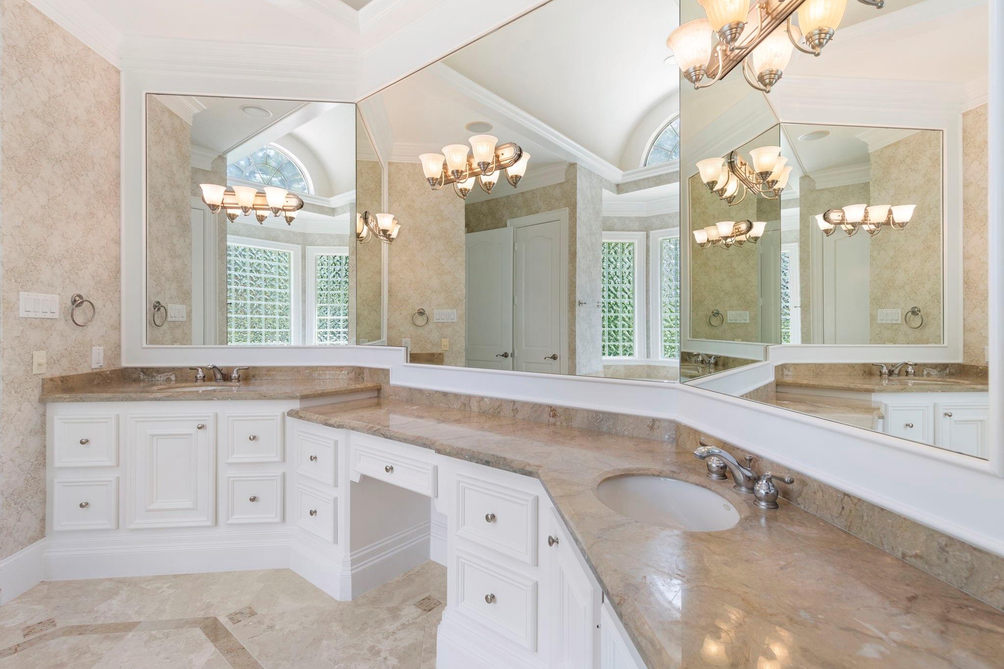 39 W Bracebridge Circle