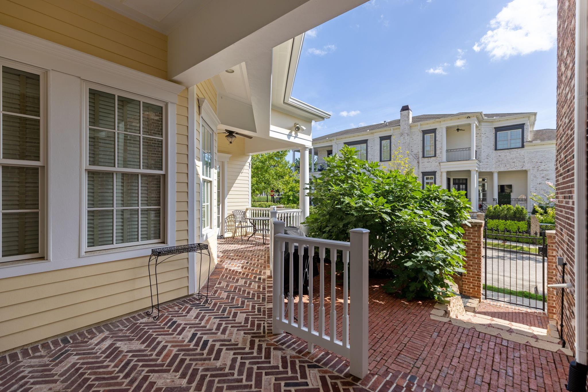 60 North Bay Boulevard