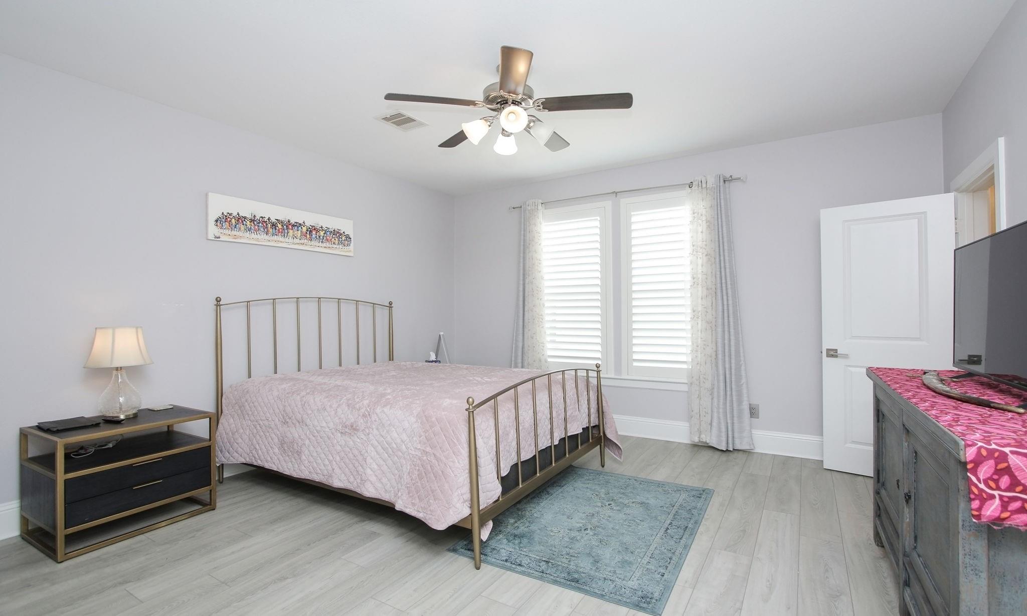 15 E Breezy Way
