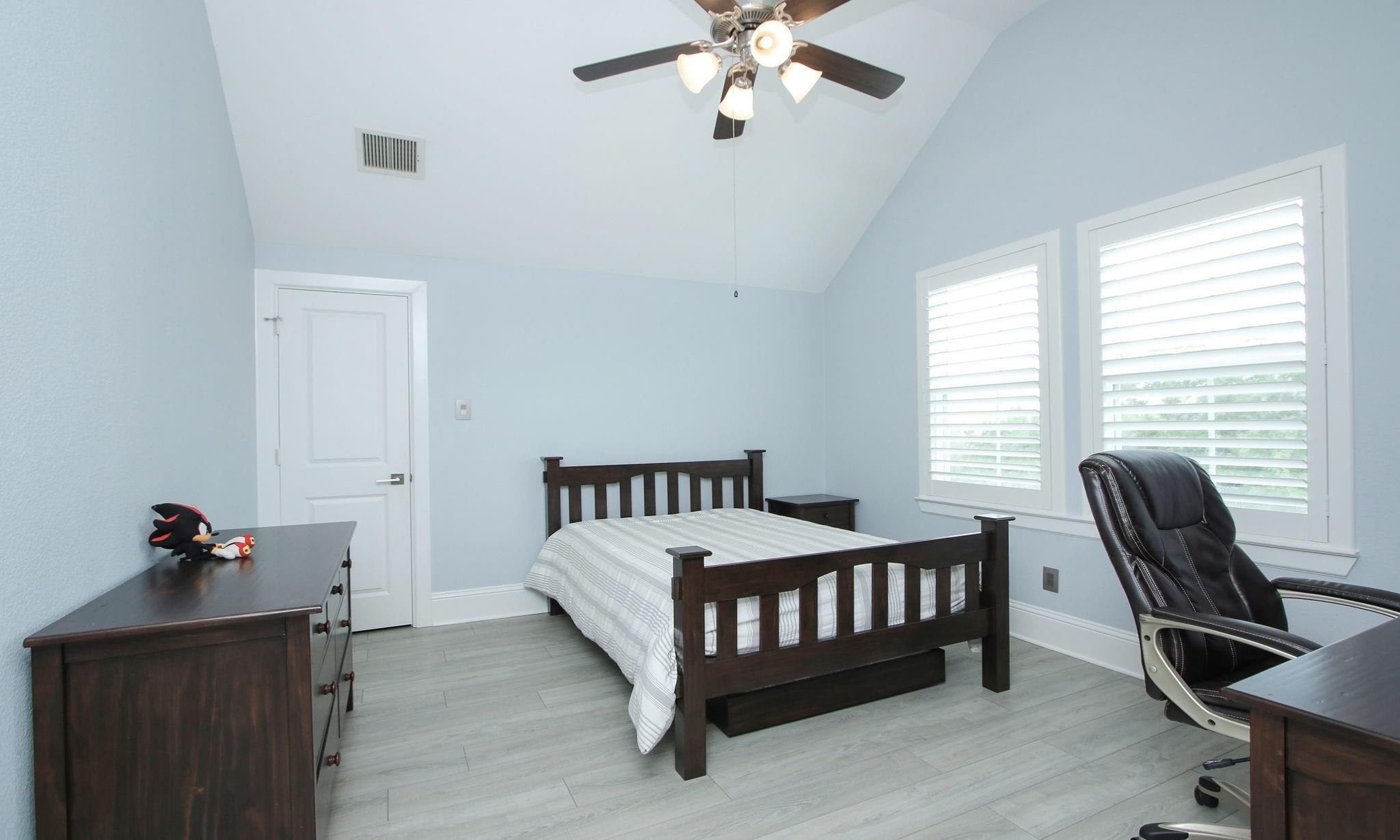 15 E Breezy Way