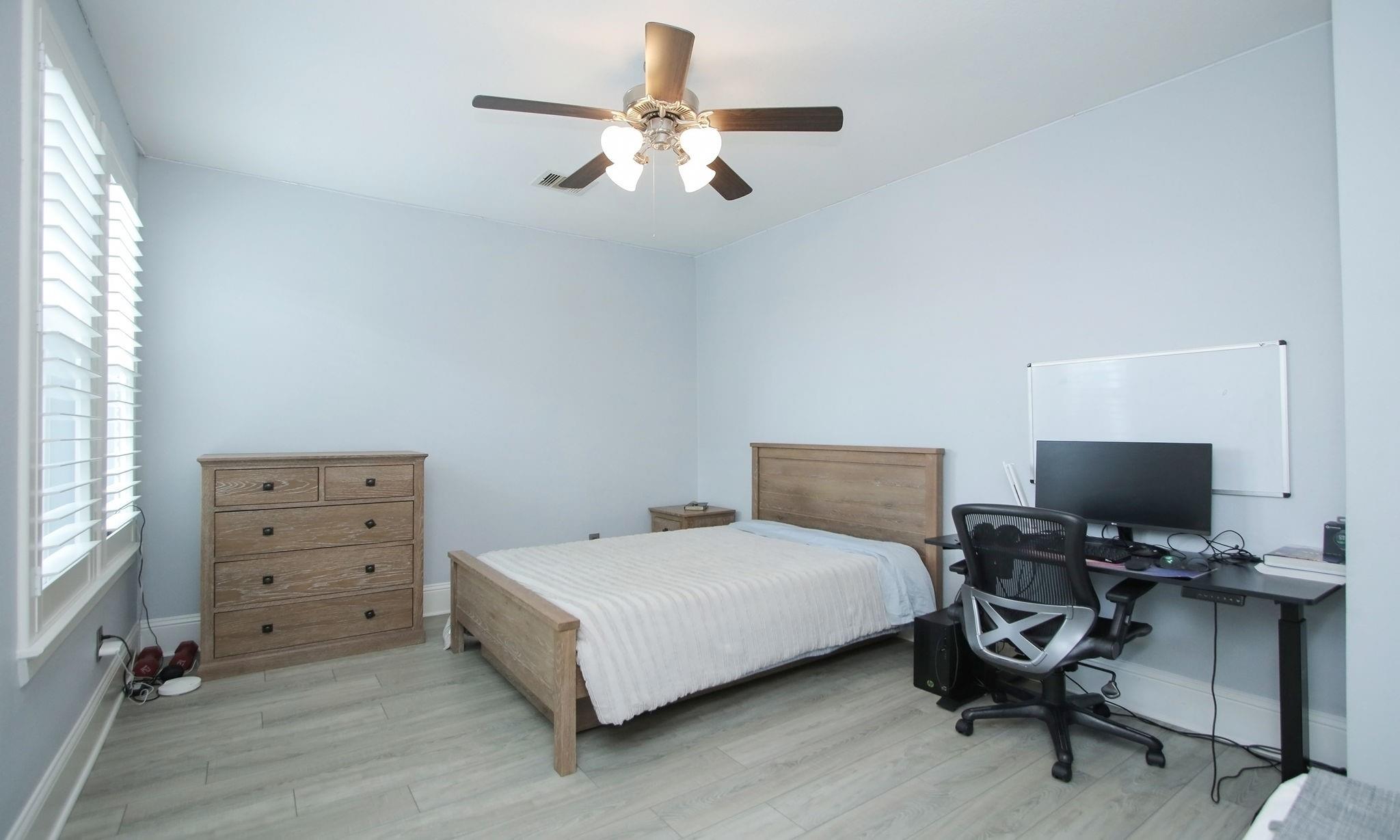 15 E Breezy Way