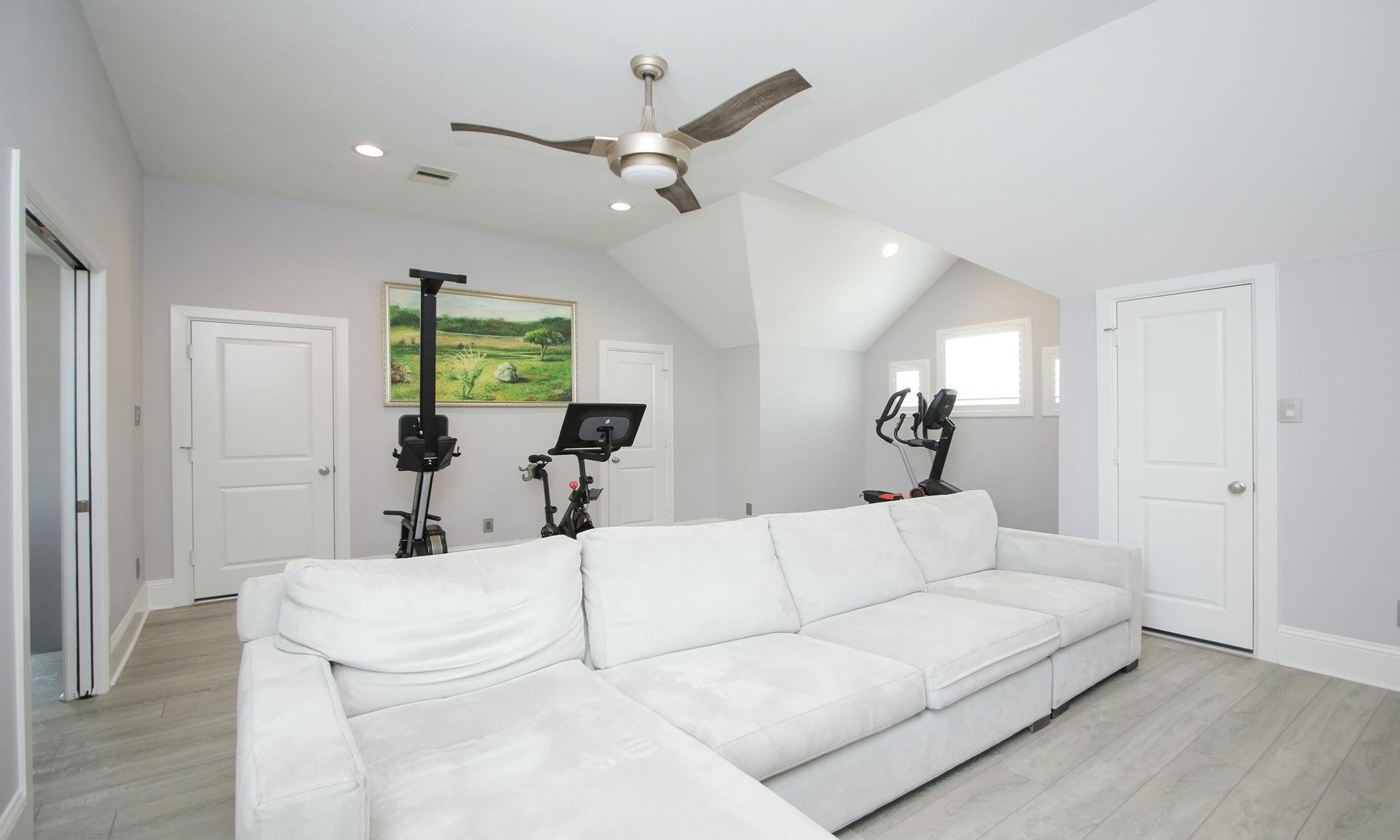 15 E Breezy Way