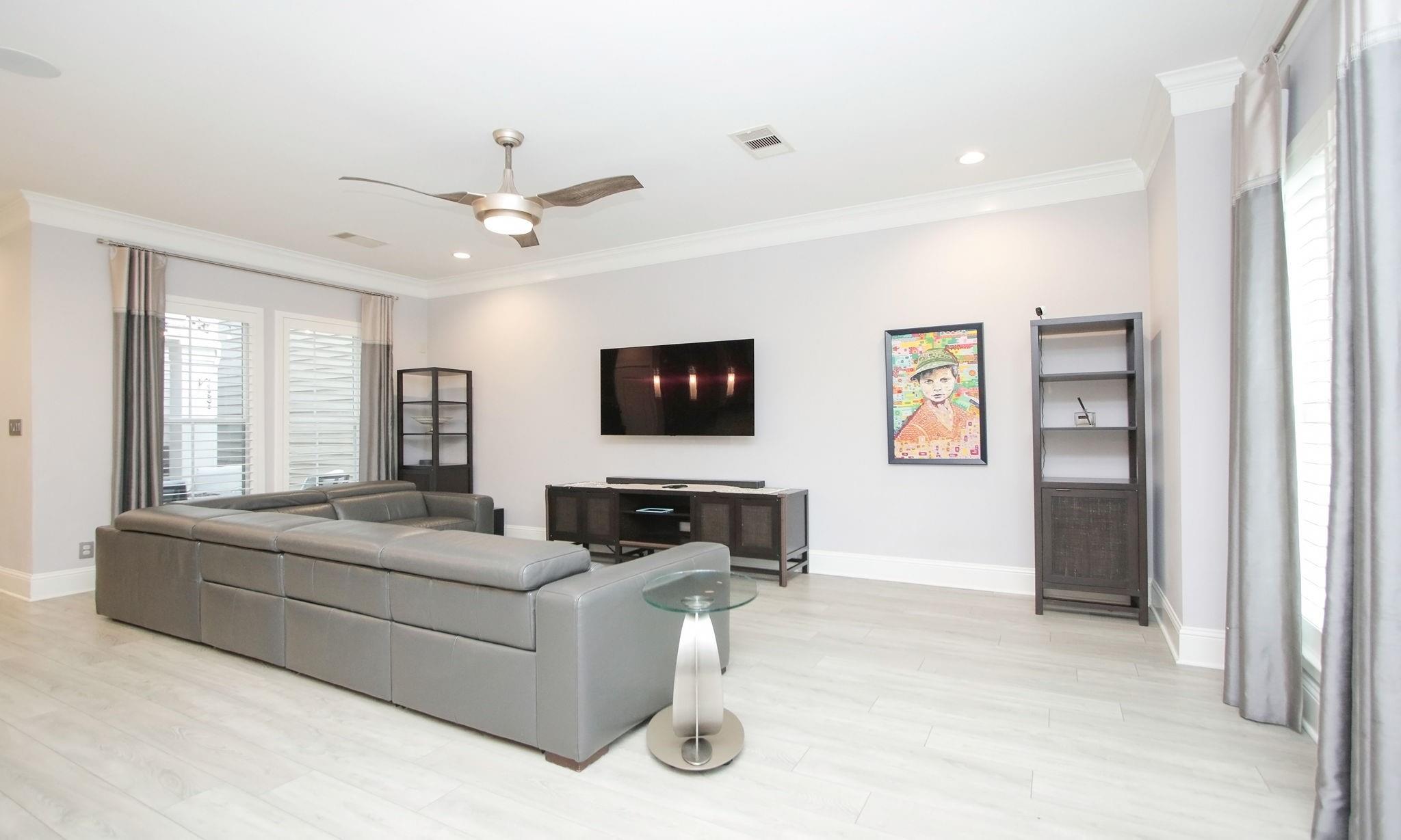 15 E Breezy Way