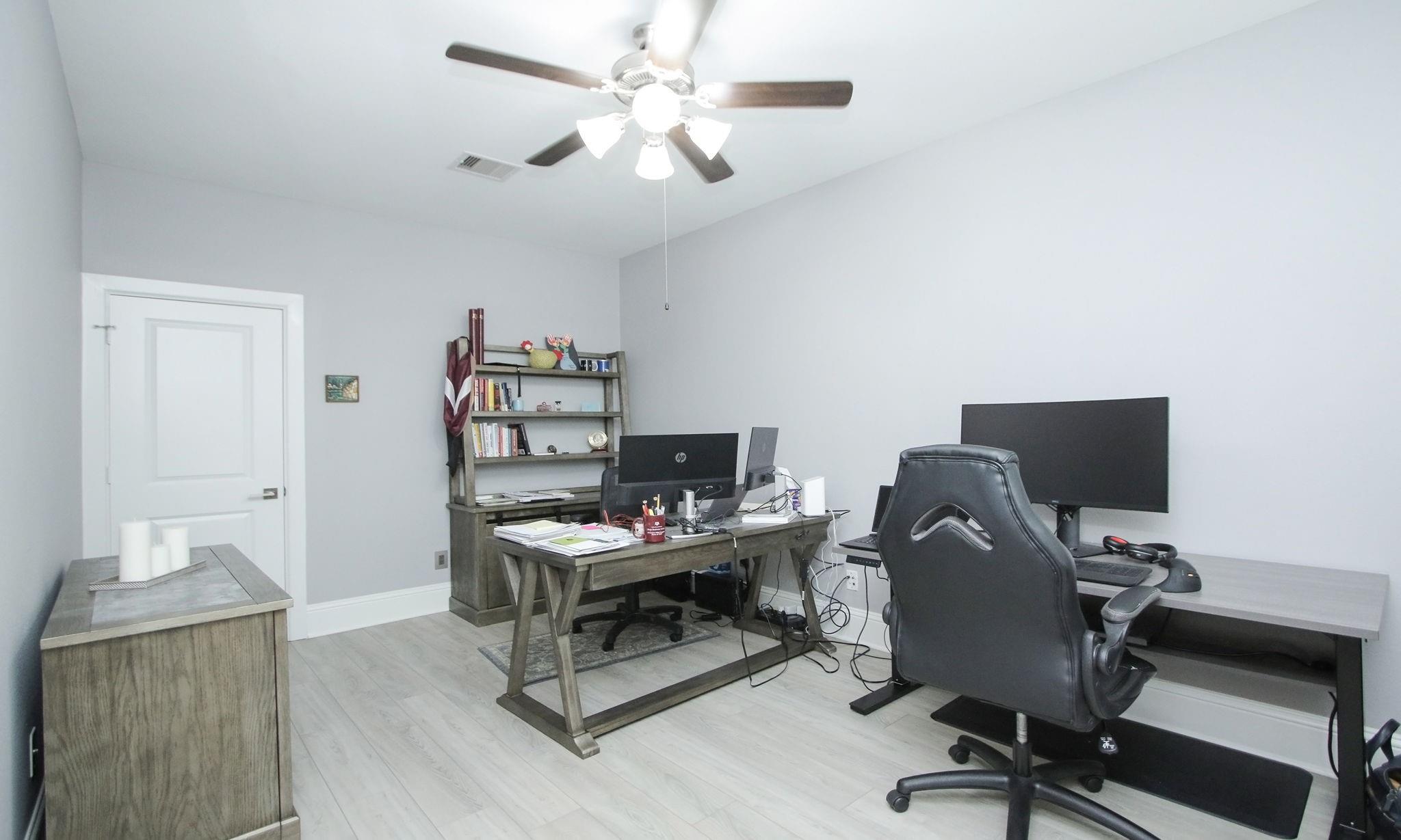 15 E Breezy Way