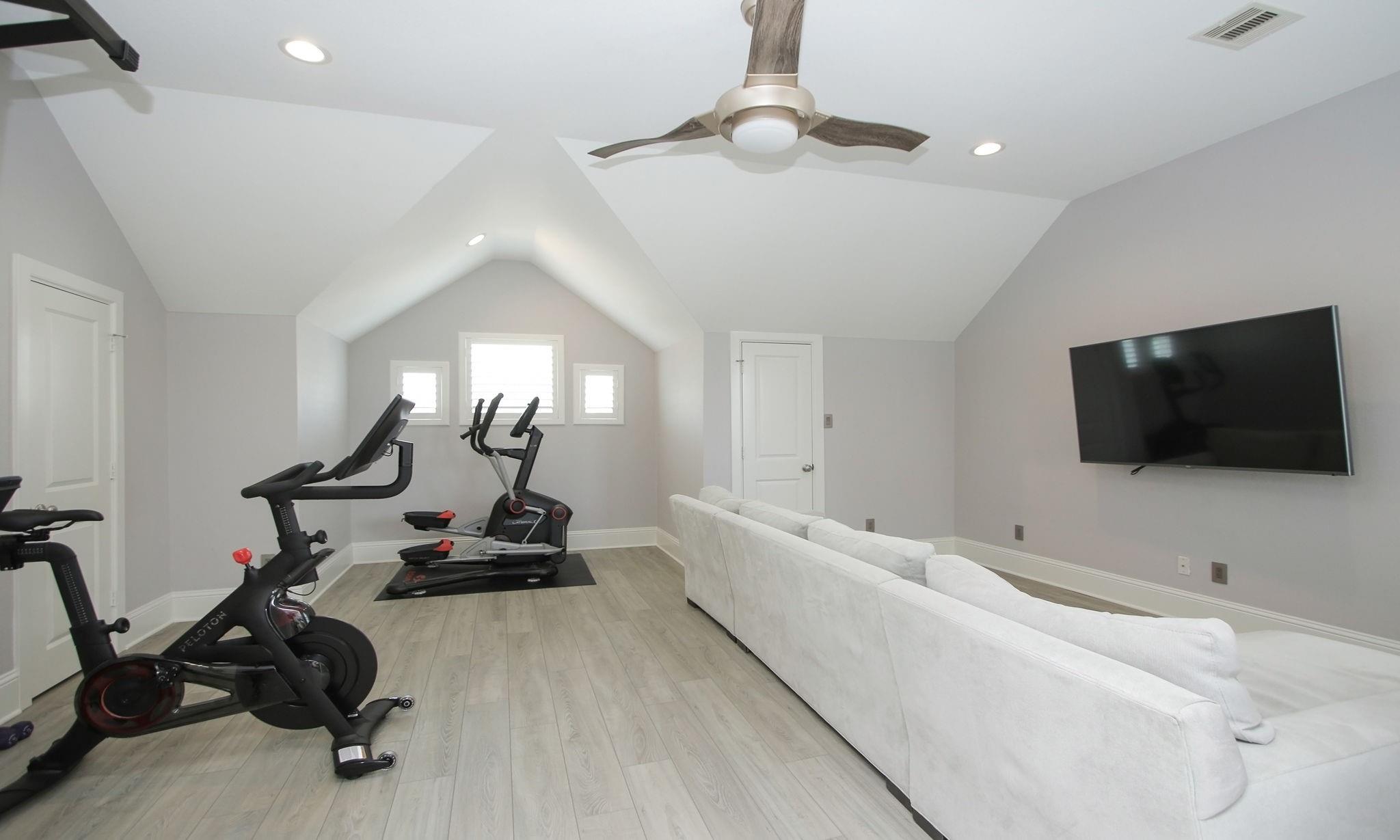 15 E Breezy Way