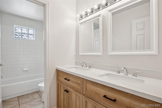 5632 S Truckee Court