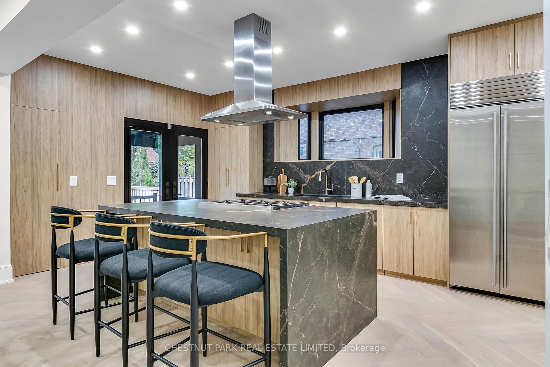 111 Roxborough Drive, Toronto