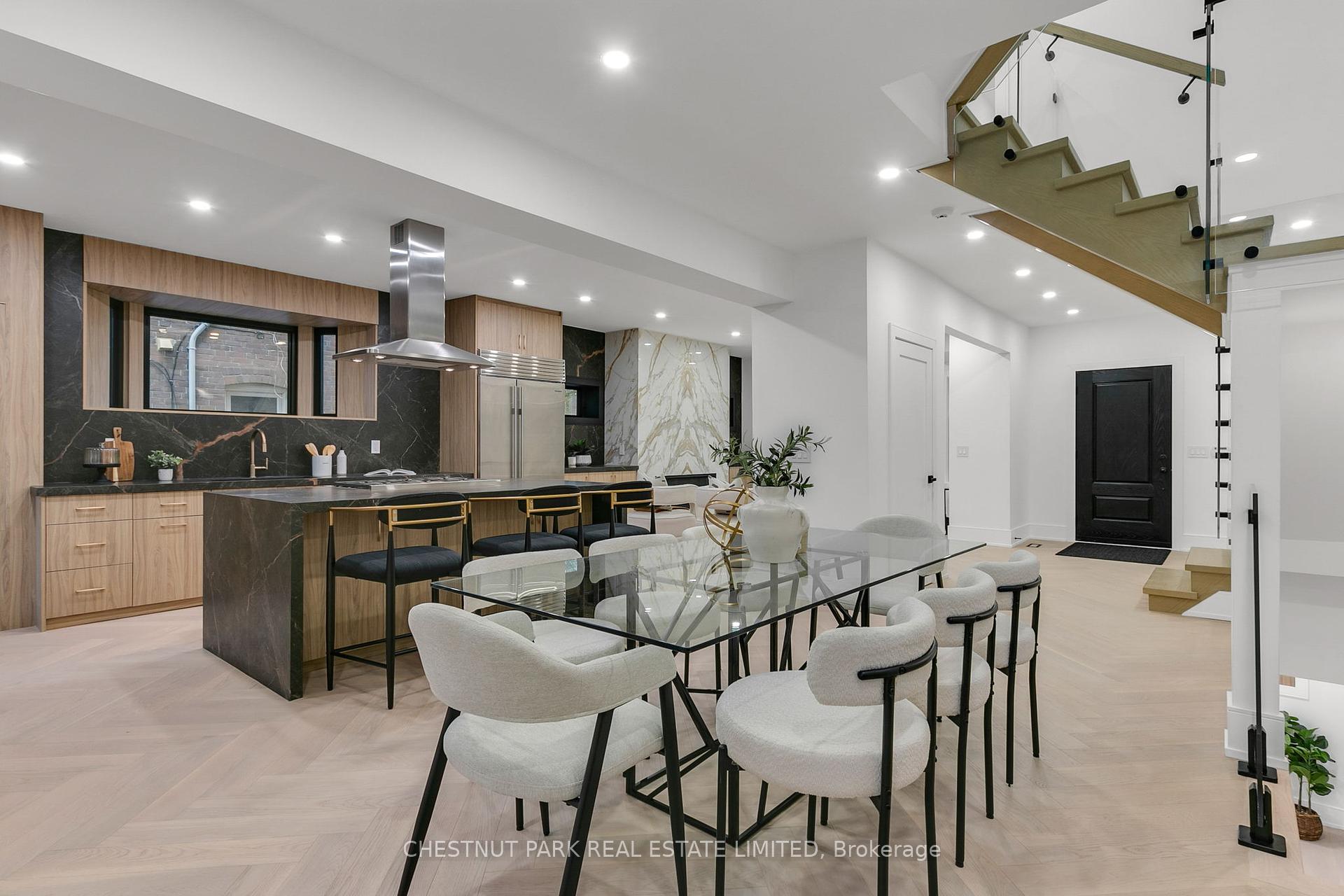 111 Roxborough Drive, Toronto
