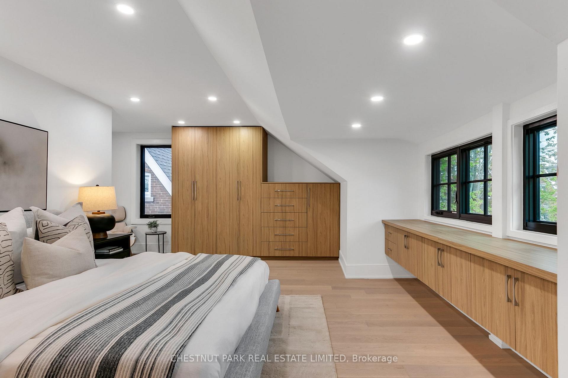 111 Roxborough Drive, Toronto