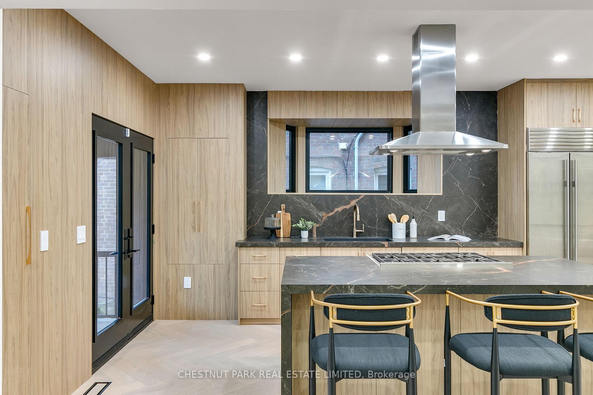 111 Roxborough Drive, Toronto