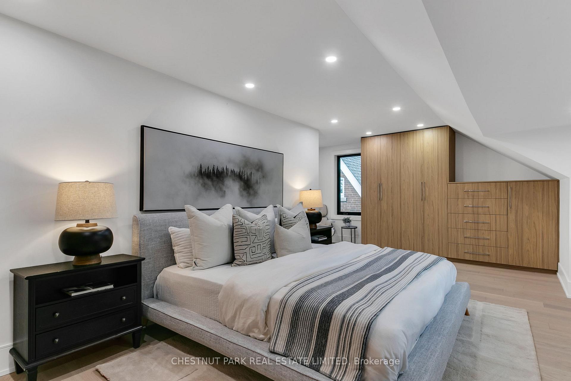 111 Roxborough Drive, Toronto