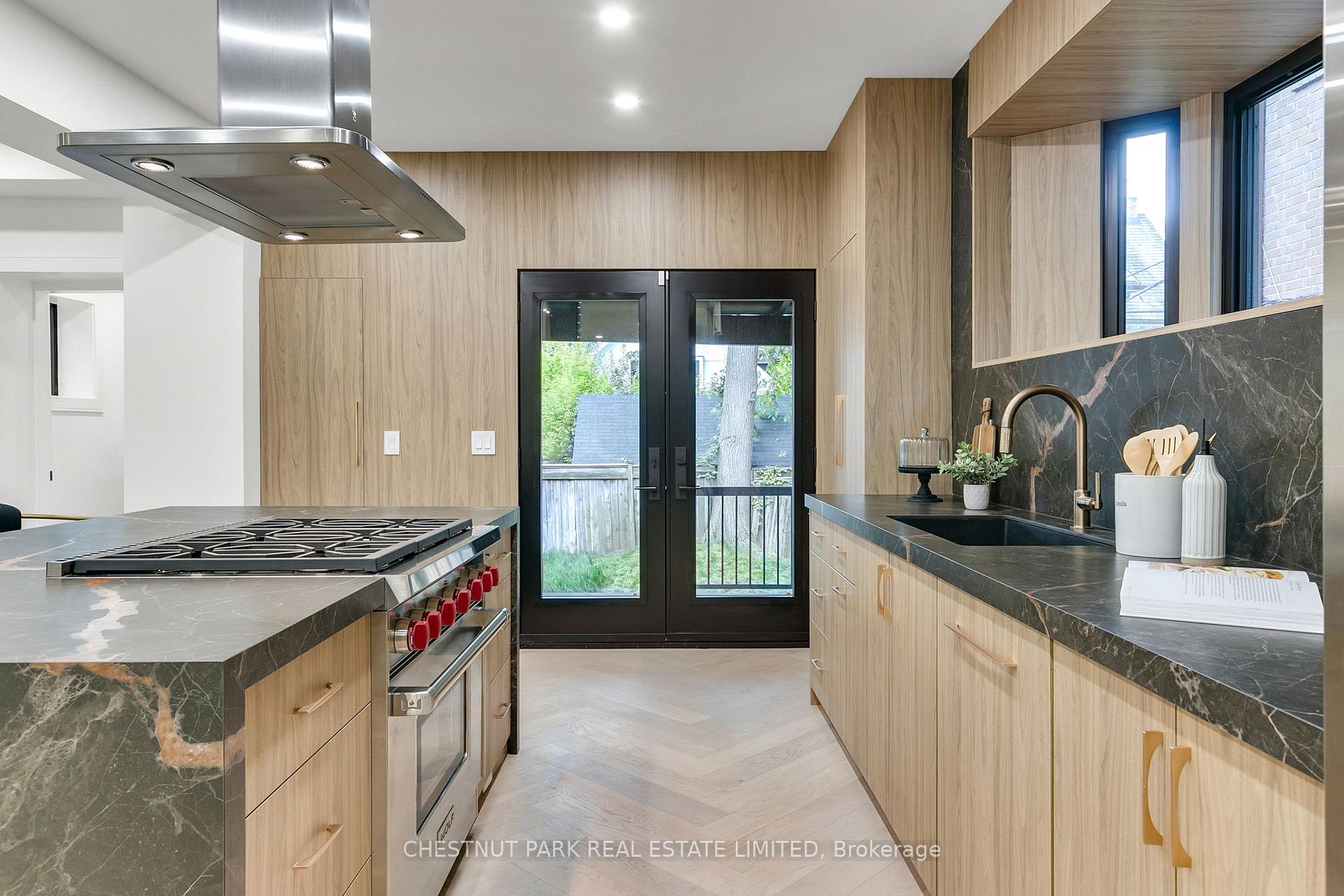 111 Roxborough Drive, Toronto