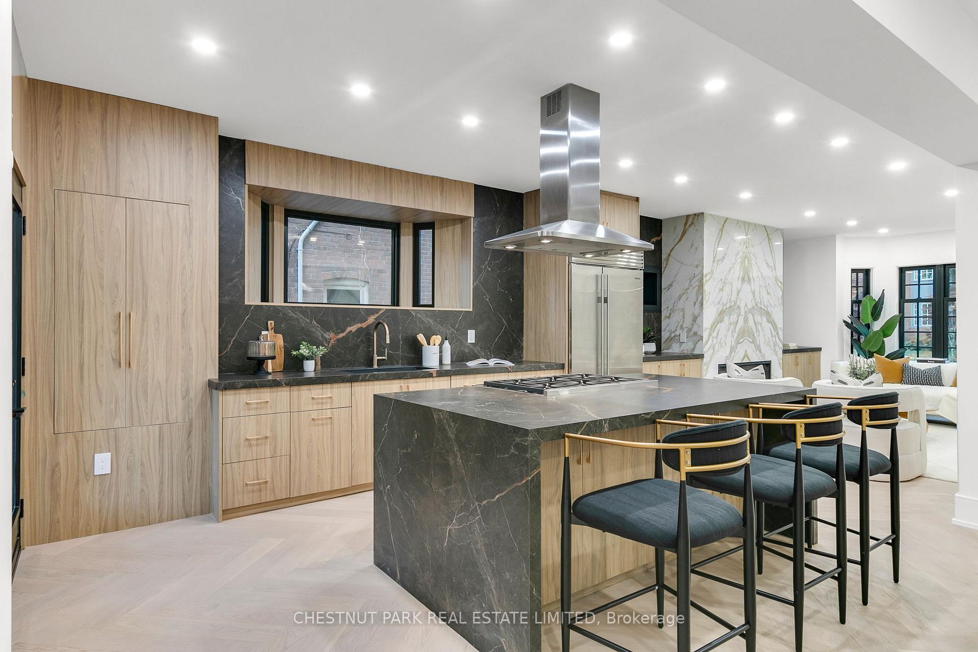 111 Roxborough Drive, Toronto