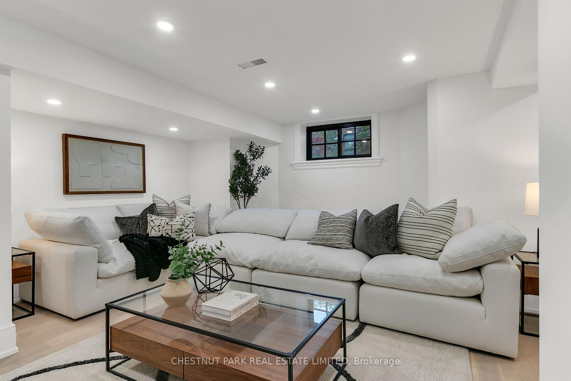 111 Roxborough Drive