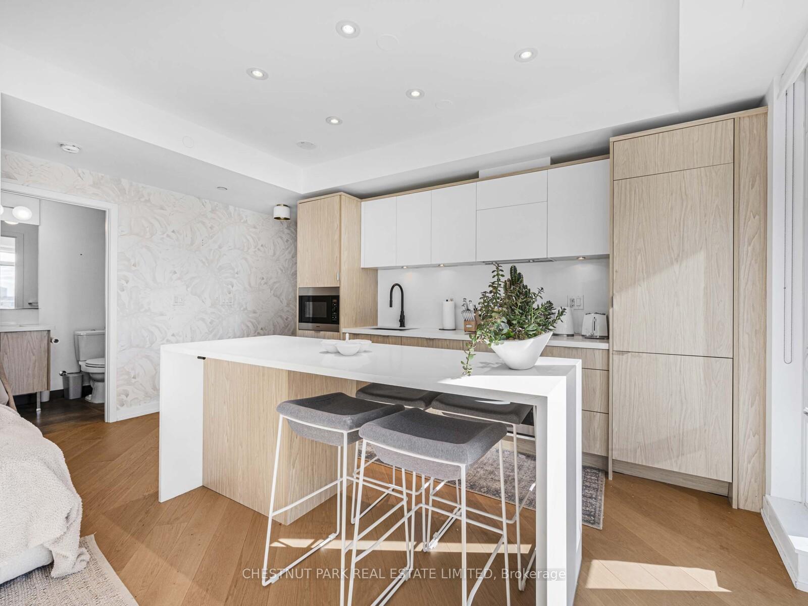 21 Widmer Street 1811, Toronto C01 Unit: 1811