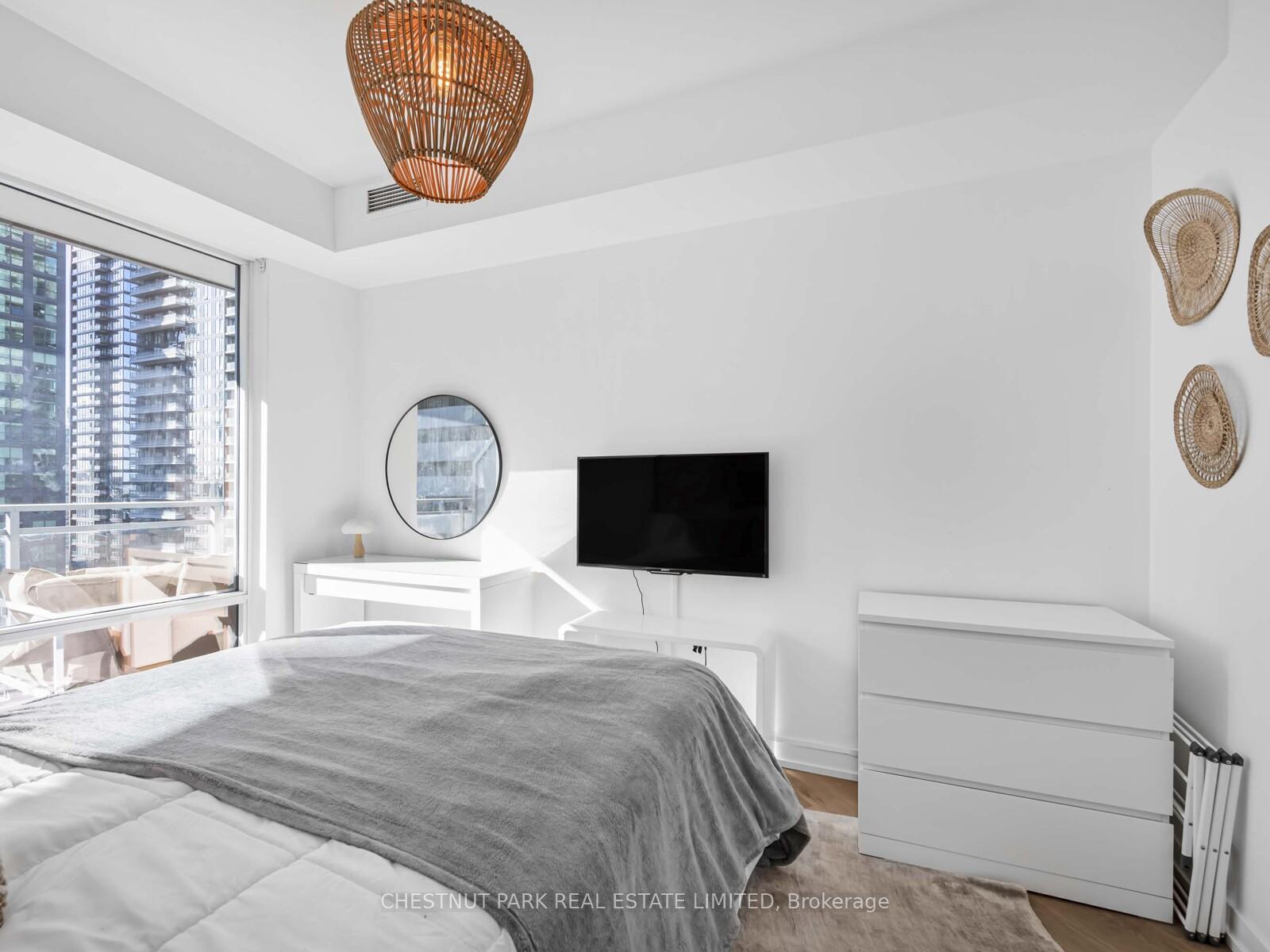 21 Widmer Street 1811, Toronto C01 Unit: 1811