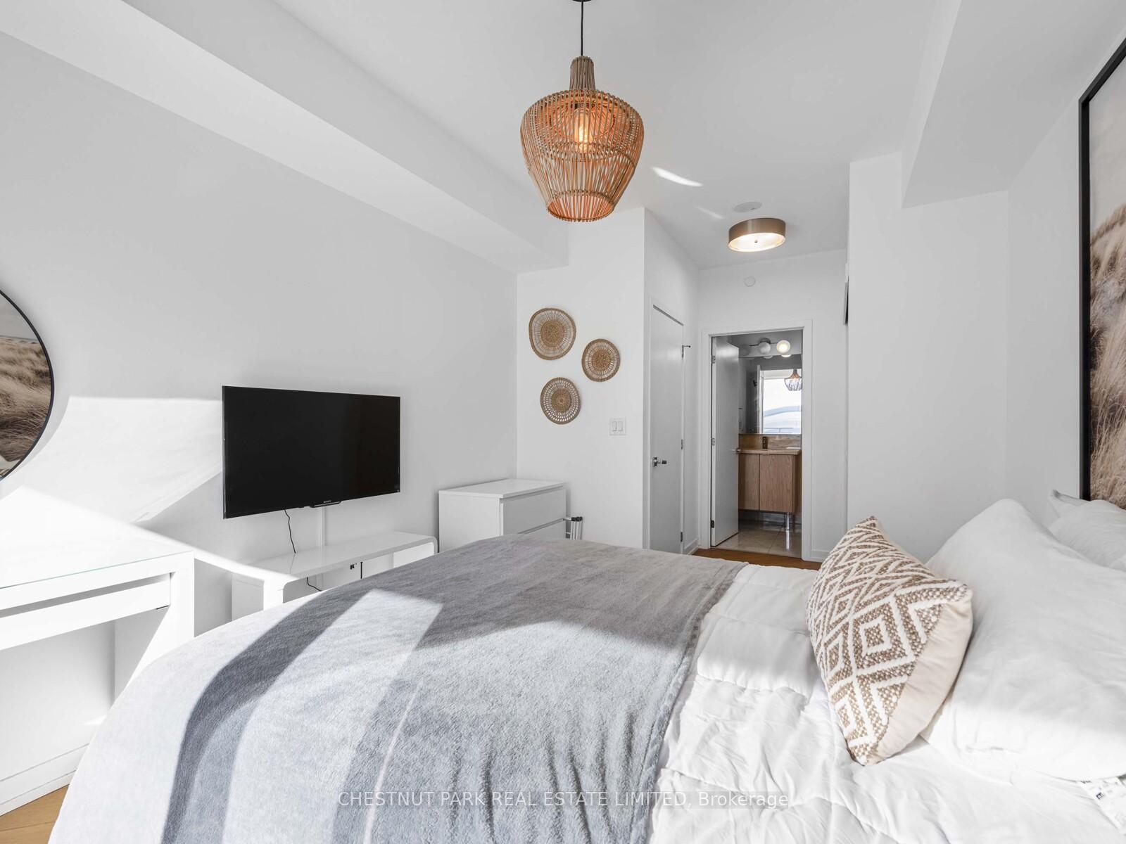 21 Widmer Street 1811, Toronto C01 Unit: 1811