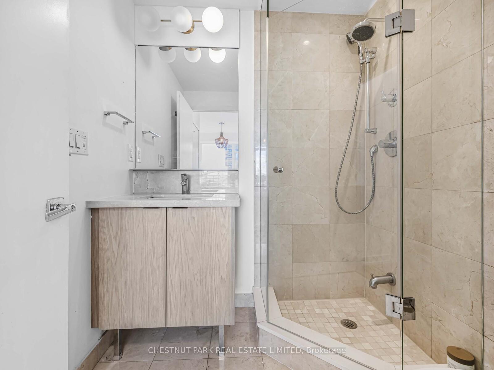 21 Widmer Street 1811, Toronto C01 Unit: 1811