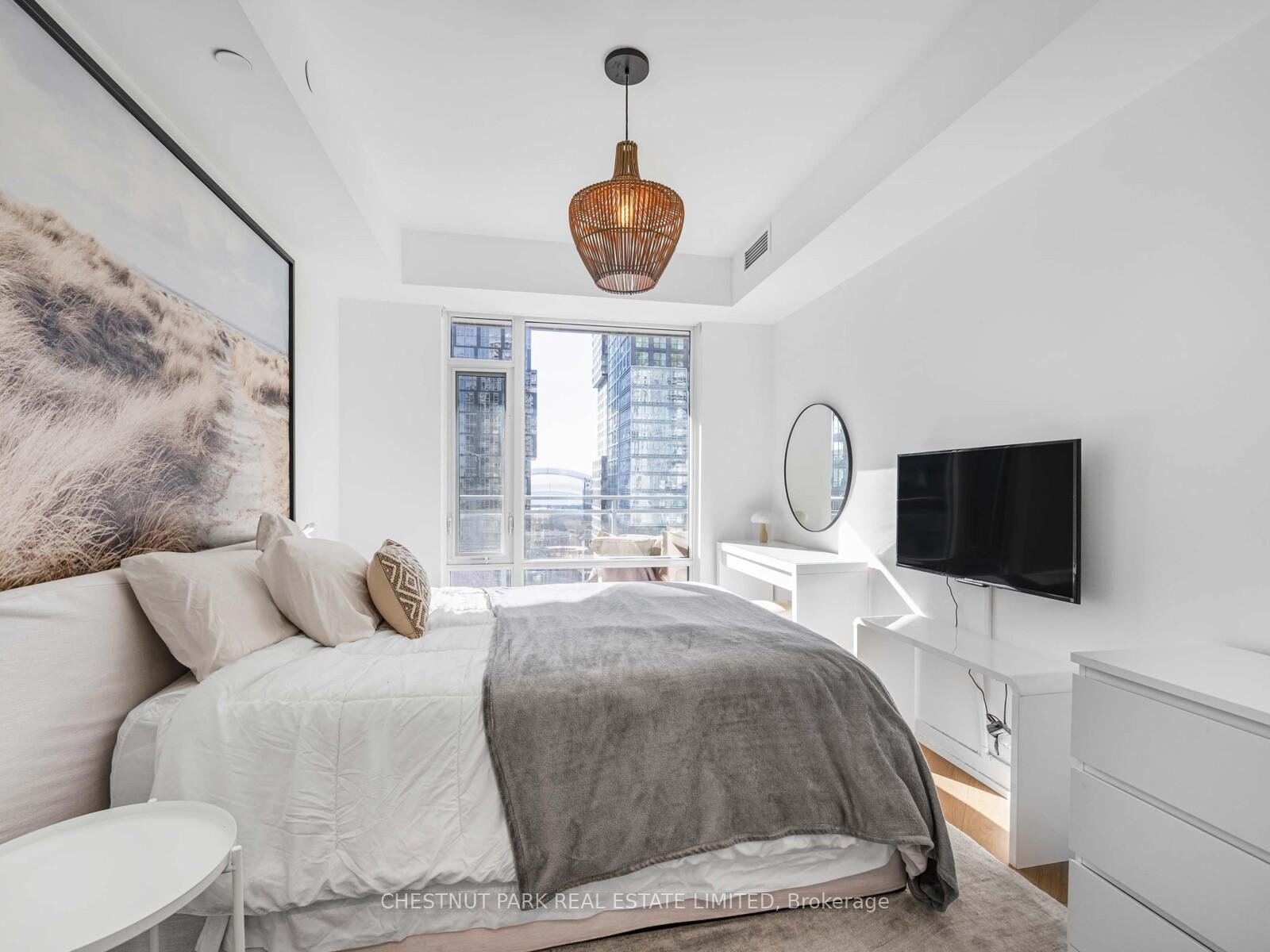 21 Widmer Street 1811, Toronto C01 Unit: 1811