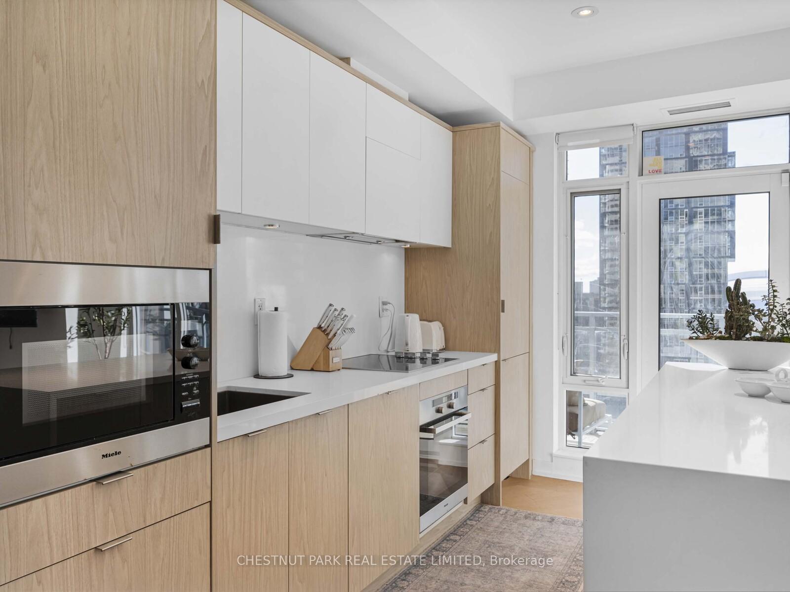 21 Widmer Street 1811, Toronto C01 Unit: 1811