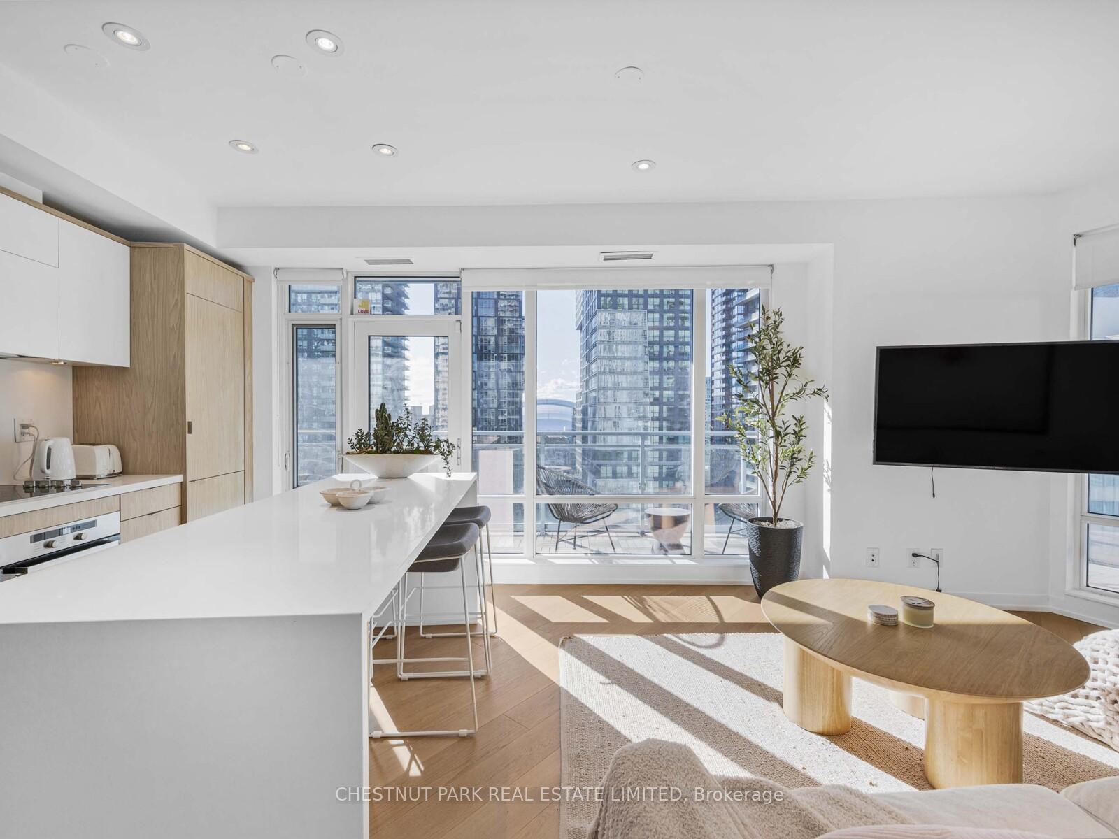 21 Widmer Street 1811, Toronto C01 Unit: 1811