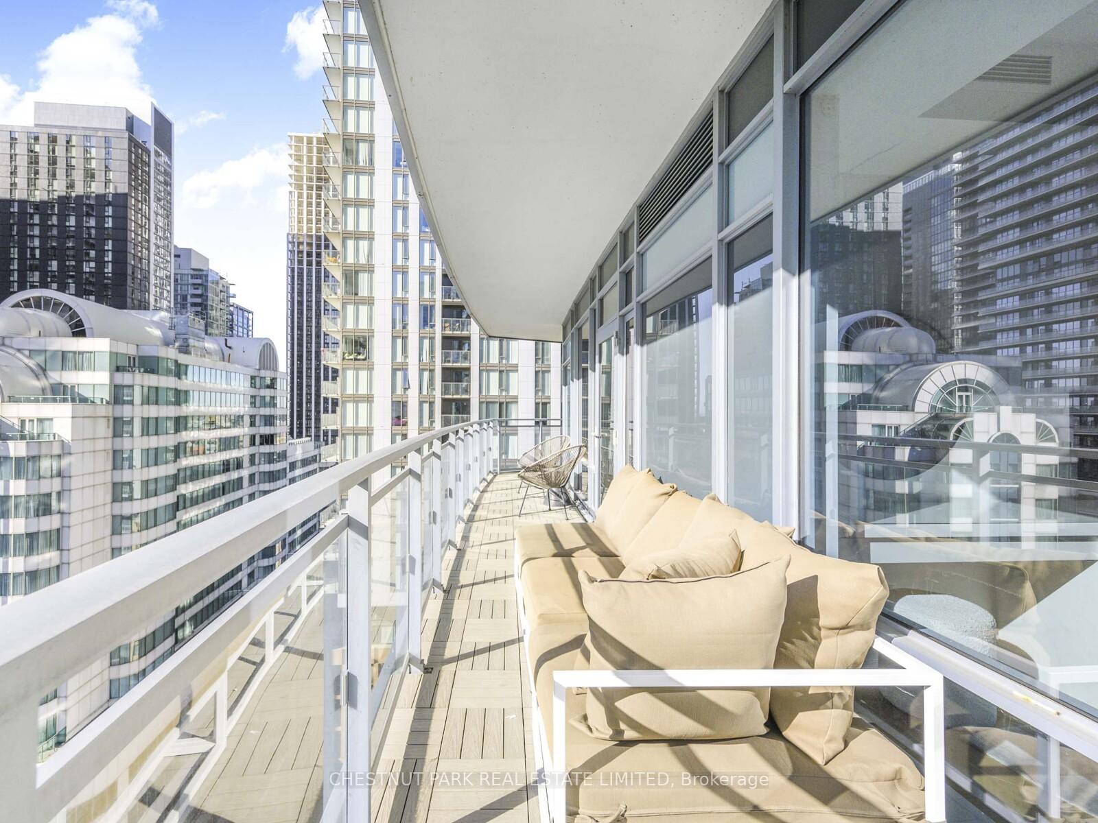 21 Widmer Street 1811, Toronto C01 Unit: 1811